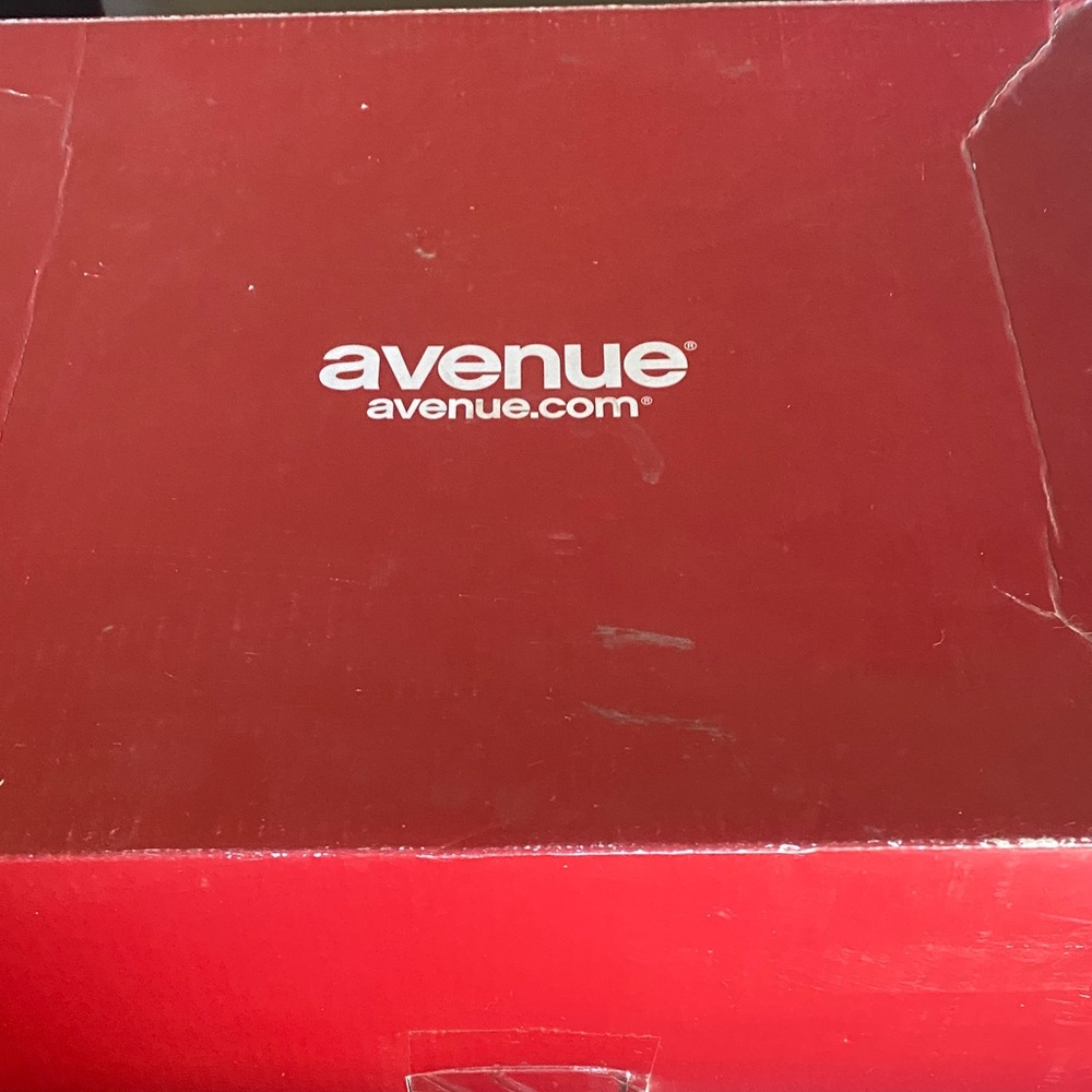Avenue Bold Red Packaging